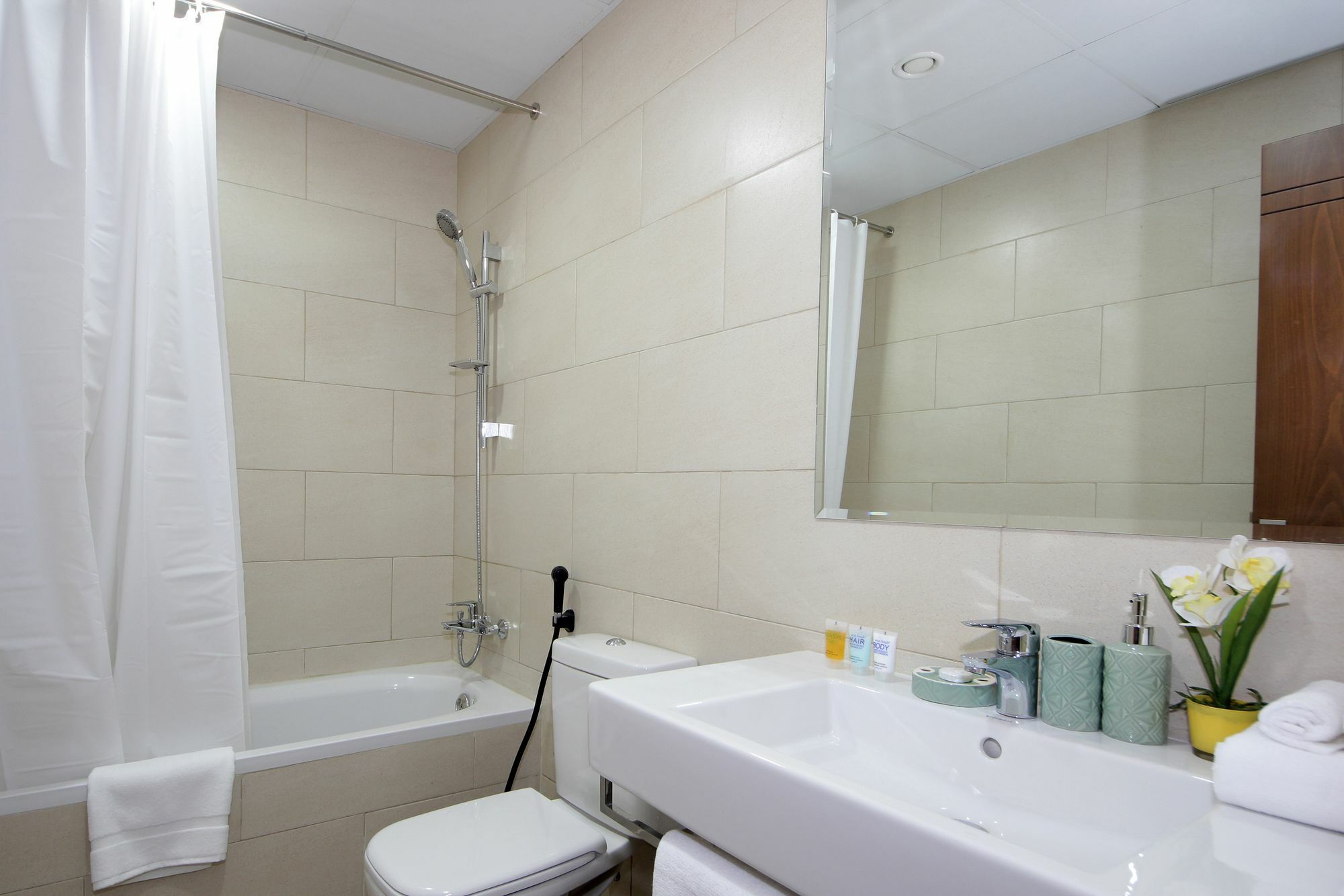 Spacious 2 Bedroom In Al Telal 11, Al Barsha 1 두바이 외부 사진