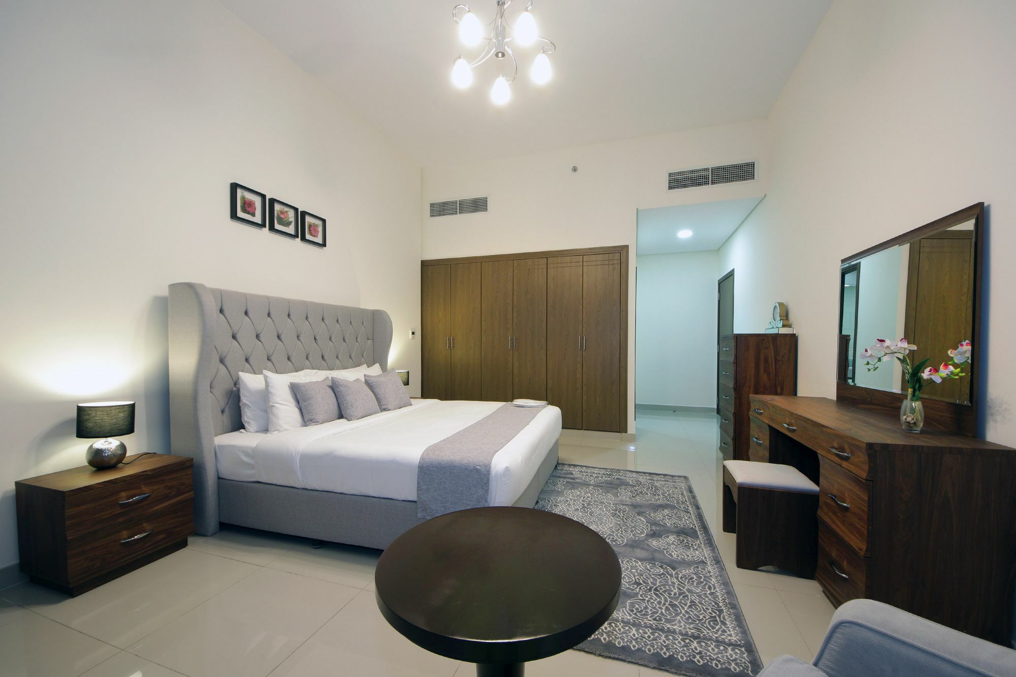 Spacious 2 Bedroom In Al Telal 11, Al Barsha 1 두바이 외부 사진